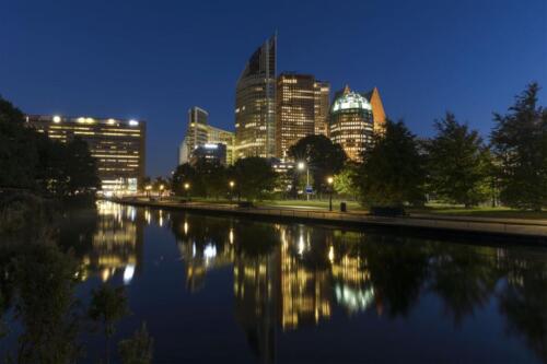 Den Haag bij nacht centraal station - blauwe uurtje