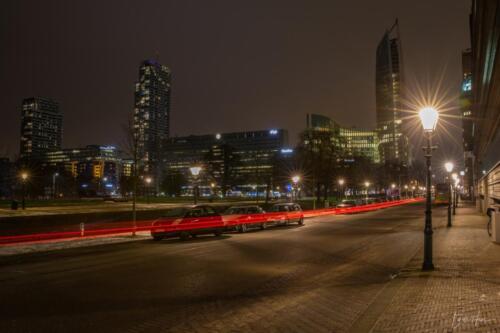 Den Haag bij nacht hoftoren centraal station tram