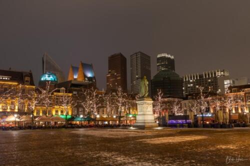 Den Haag bij nacht Plein met Haagse tieten