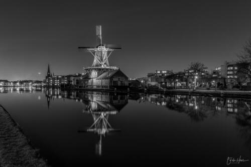 Leidschendam bij nacht de salamander molen (3) bw