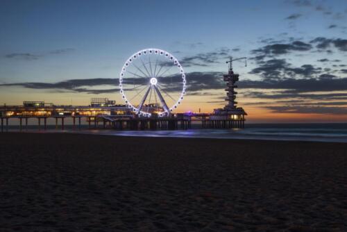 Scheveningen bij nacht pier rad stilstaand